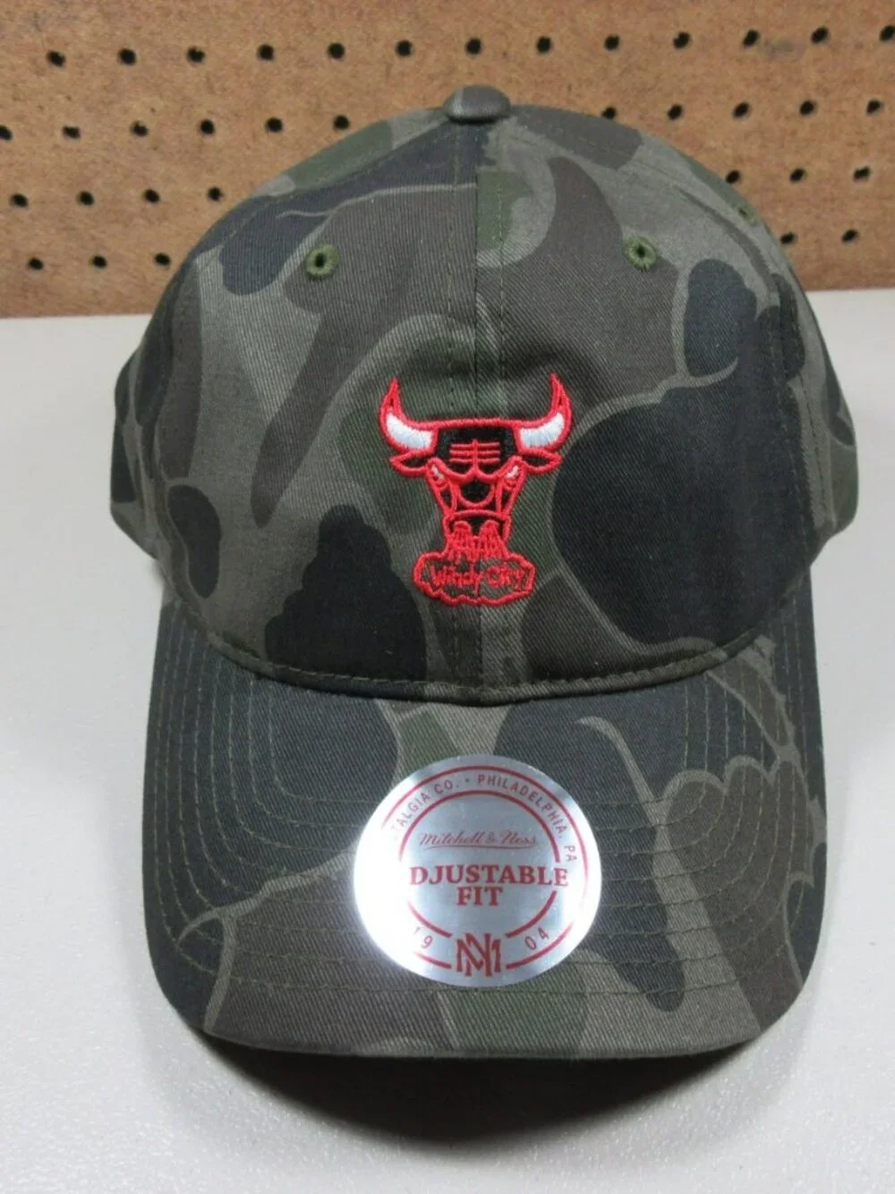 Mitchell & Ness mens green brown Chicago Bulls camo NBA strapback hat NWT